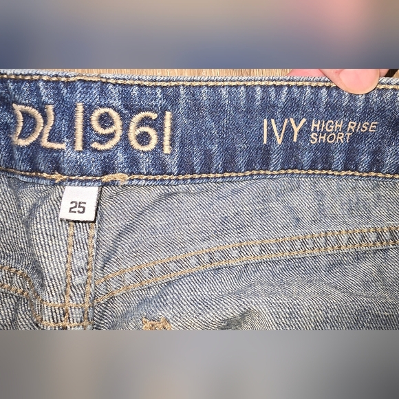 NWT! DL1961 Ivy High Rise Denim Ripped Jean Shorts w/ Boho Fringe Size 25 - Picture 7 of 12